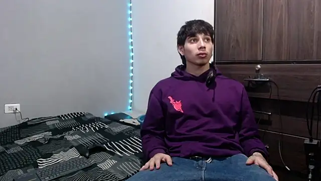 Snapshot of pervertsteens3 chatting on September 14, 3:08 am pervertsteens3 online show from September 14, 3:08 am