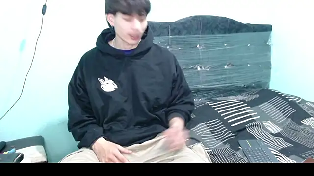 Snapshot of pervertsteens3 chatting on October 5, 3:10 am pervertsteens3 online show from October 5, 3:10 am