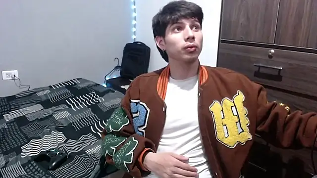 Snapshot of pervertsteens3 chatting on September 11, 3:05 am pervertsteens3 online show from September 11, 3:05 am