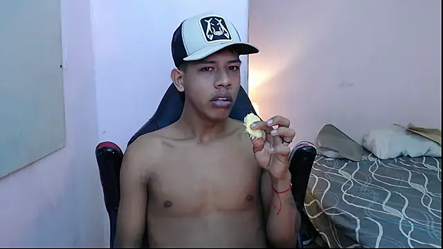 Snapshot of mr_stiven_ chatting on January 8, 2:25 am mr stiven  online show from January 8, 2:25 am