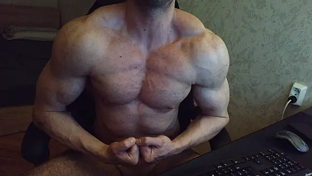 Snapshot of TheFitGiant chatting on February 7, 12:09 am TheFitGiant online show from February 7, 12:09 am