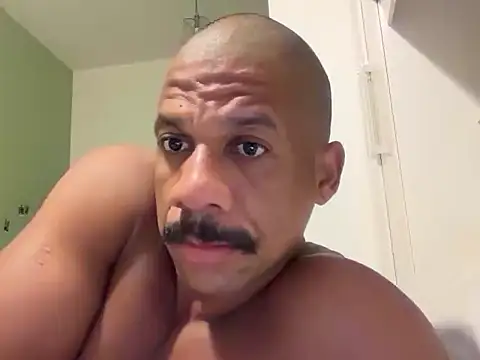 VHugoE online show from April 24, 6:05 am