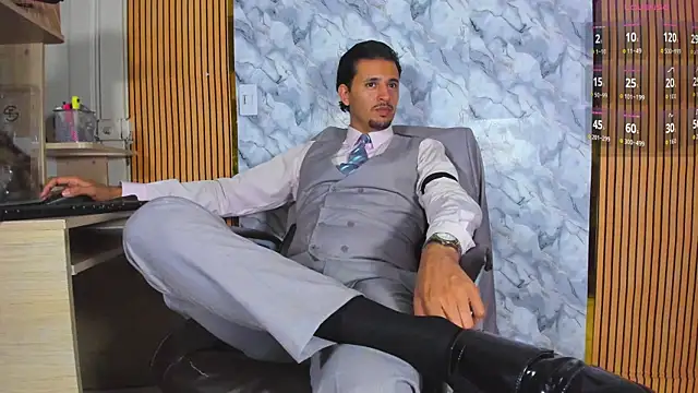 Hideintheoffice online show from August 6, 1:33 am