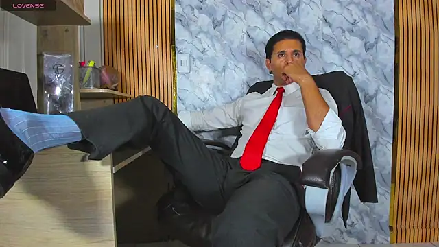 Hideintheoffice online show from June 25, 3:42 am