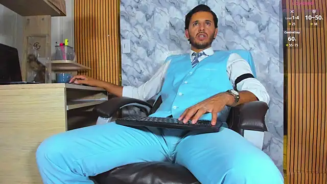 Hideintheoffice online show from August 5, 1:32 am