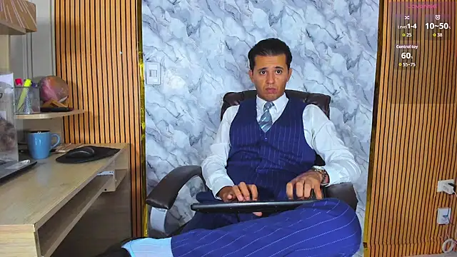 Hideintheoffice online show from June 26, 5:32 am