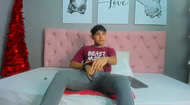 Snapshot of Samir_bear chatting on December 19, 12:56 pm Samir bear online show from December 19, 12:56 pm