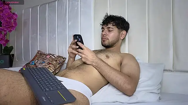 Snapshot of Samir_bear chatting on March 13, 1:50 pm Samir bear online show from March 13, 1:50 pm