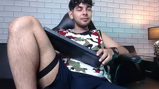 Snapshot of Samir_bear chatting on March 6, 12:30 pm Samir bear online show from March 6, 12:30 pm