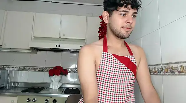 Snapshot of Samir_bear chatting on December 31, 12:46 pm Samir bear online show from December 31, 12:46 pm