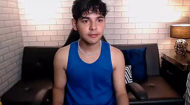 Snapshot of Samir_bear chatting on December 18, 12:40 pm Samir bear online show from December 18, 12:40 pm