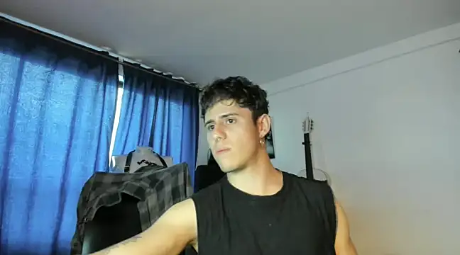 Snapshot of Antonello_Vannucci chatting on March 1, 9:59 pm Antonello Vannucci online show from March 1, 9:59 pm