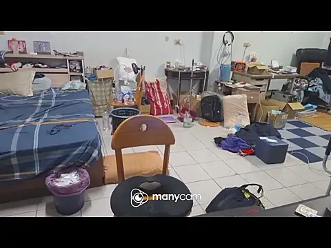 Snapshot of bb770504 chatting on October 8, 11:14 am bb770504 online show from October 8, 11:14 am