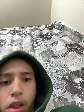 Snapshot of qbaby96 chatting on January 3, 6:44 am qbaby96 online show from January 3, 6:44 am