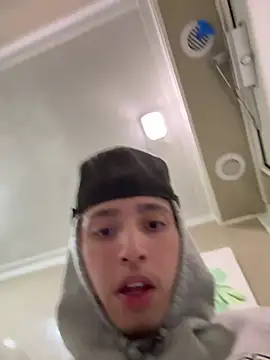 Snapshot of qbaby96 chatting on March 4, 5:53 am qbaby96 online show from March 4, 5:53 am