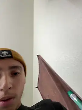 Snapshot of qbaby96 chatting on December 28, 2:11 am qbaby96 online show from December 28, 2:11 am