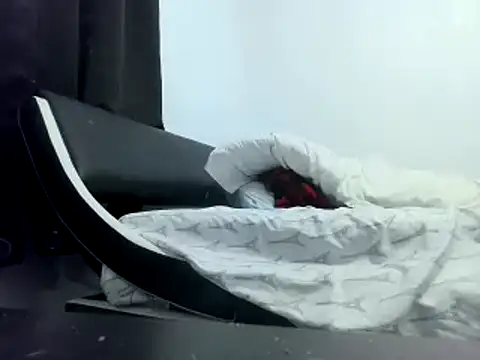 Snapshot of party51502 chatting on February 5, 7:18 am party51502 online show from February 5, 7:18 am