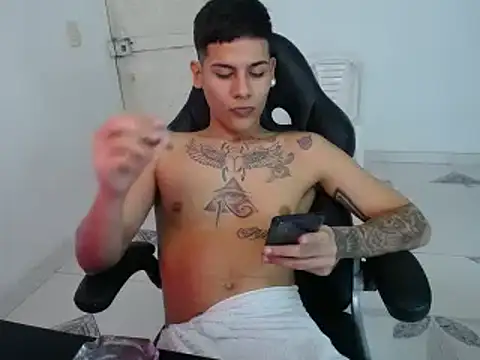 Clyde019 online show from January 24, 5:10 am