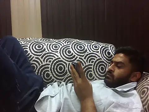 indihotguy online show from February 18, 8:56 am