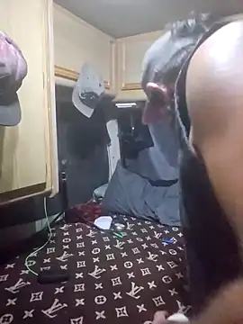 StruggleSnuggles online show from October 6, 9:14 am