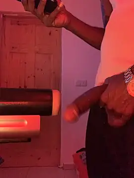 Taylor69xKiki online show from September 26, 4:32 am