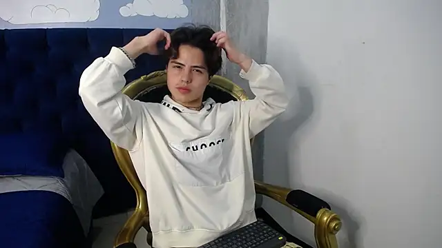 Snapshot of CollinStone chatting on March 11, 8:53 pm CollinStone online show from March 11, 8:53 pm