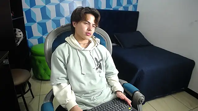 Snapshot of CollinStone chatting on January 30, 8:21 pm CollinStone online show from January 30, 8:21 pm