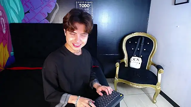 Snapshot of CollinStone chatting on March 9, 8:52 pm CollinStone online show from March 9, 8:52 pm