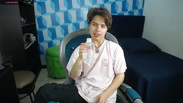 Snapshot of CollinStone chatting on January 27, 7:56 pm CollinStone online show from January 27, 7:56 pm