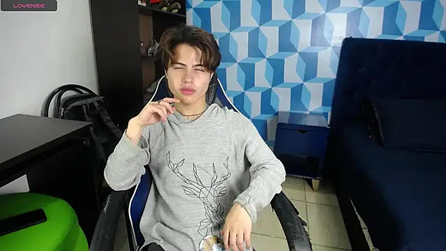 Snapshot of CollinStone chatting on January 10, 8:04 pm CollinStone online show from January 10, 8:04 pm