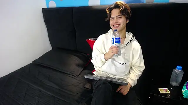 Snapshot of CollinStone chatting on February 9, 8:56 pm CollinStone online show from February 9, 8:56 pm