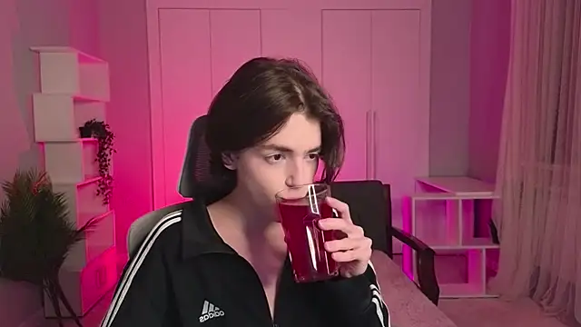 b0y fantasy online show from February 8, 6:12 pm