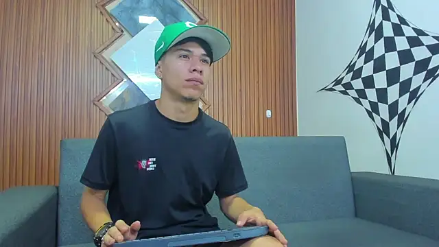 Snapshot of anyelo_waller chatting on February 13, 12:21 pm anyelo waller online show from February 13, 12:21 pm