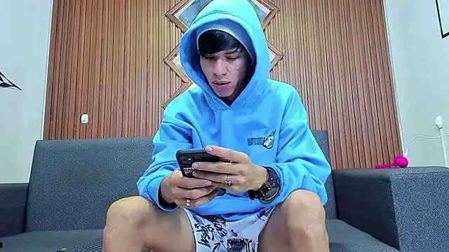 Snapshot of anyelo_waller chatting on January 16, 11:37 am anyelo waller online show from January 16, 11:37 am