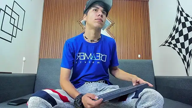 Snapshot of anyelo_waller chatting on January 22, 12:49 pm anyelo waller online show from January 22, 12:49 pm