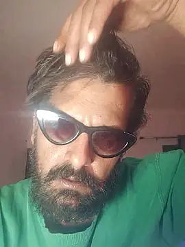 MAGNETICDADDY8 online show from January 13, 10:30 am