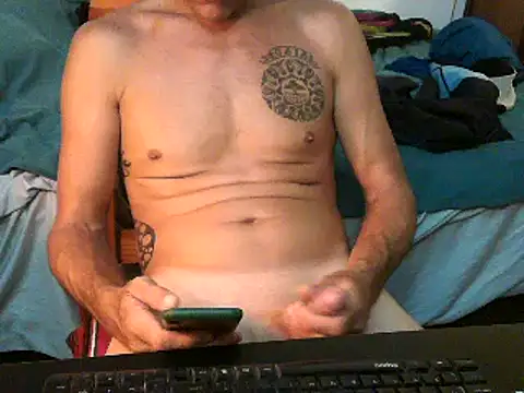 Snapshot of GoloZeusMax chatting on January 22, 10:17 pm GoloZeusMax online show from January 22, 10:17 pm