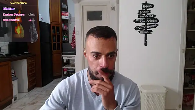 todddantes25 online show from February 28, 2:53 am