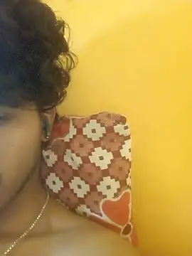 CosmicEmuu online show from January 8, 9:25 am