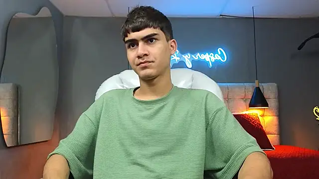 Snapshot of Tommy18__ chatting on February 23, 6:22 am Tommy18   online show from February 23, 6:22 am