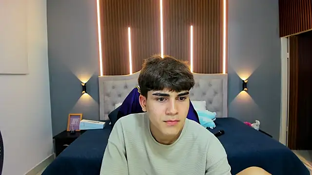 Snapshot of Tommy18__ chatting on October 18, 4:17 am Tommy18   online show from October 18, 4:17 am