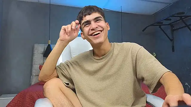 Snapshot of Tommy18__ chatting on February 20, 6:39 am Tommy18   online show from February 20, 6:39 am