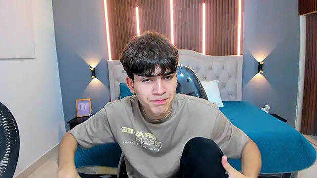 Snapshot of Tommy18__ chatting on September 21, 4:12 am Tommy18   online show from September 21, 4:12 am