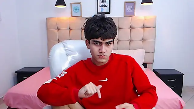 Snapshot of Tommy18__ chatting on January 22, 6:42 am Tommy18   online show from January 22, 6:42 am