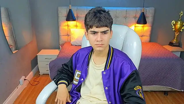 Snapshot of Tommy18__ chatting on March 14, 7:15 am Tommy18   online show from March 14, 7:15 am