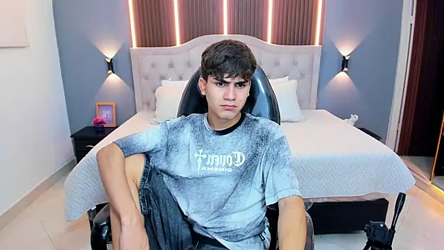 Tommy18   online show from March 3, 3:25 am