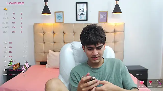 Snapshot of Tommy18__ chatting on January 26, 6:49 am Tommy18   online show from January 26, 6:49 am