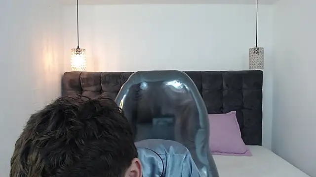 Snapshot of Tommy18__ chatting on January 7, 1:43 pm Tommy18   online show from January 7, 1:43 pm