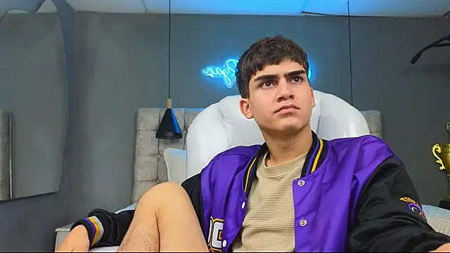 Snapshot of Tommy18__ chatting on March 2, 6:37 am Tommy18   online show from March 2, 6:37 am