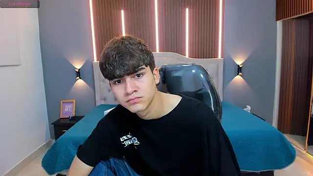 Snapshot of Tommy18__ chatting on September 23, 3:28 am Tommy18   online show from September 23, 3:28 am